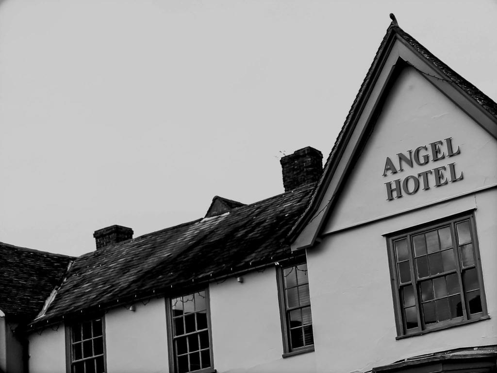 The Angel Hotel ลาเวนแนม ภายนอก รูปภาพ