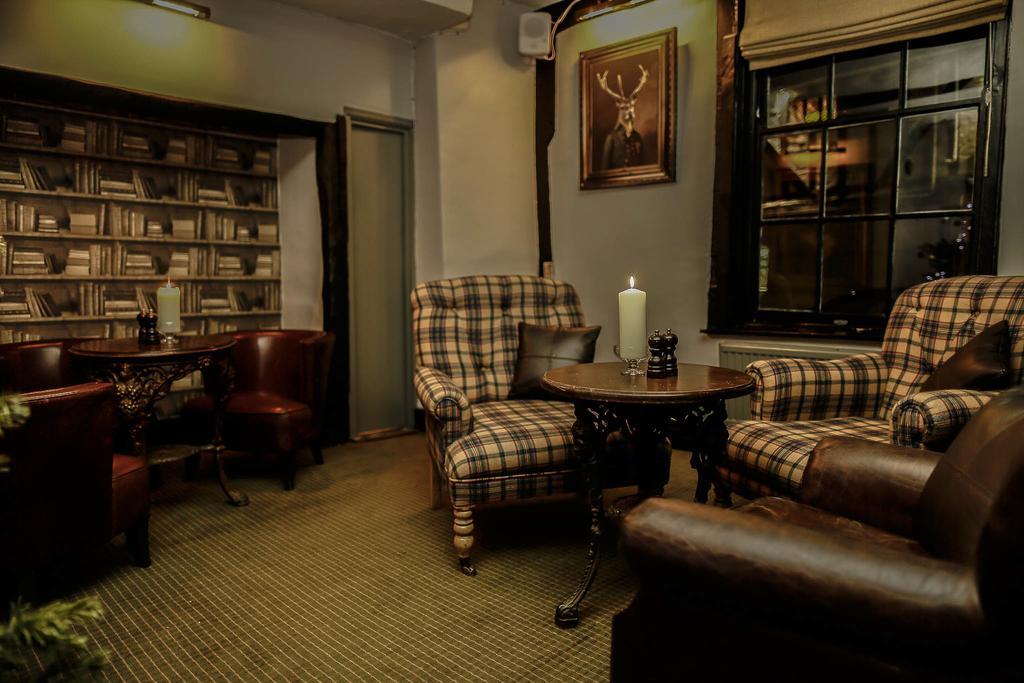 The Angel Hotel ลาเวนแนม ภายนอก รูปภาพ