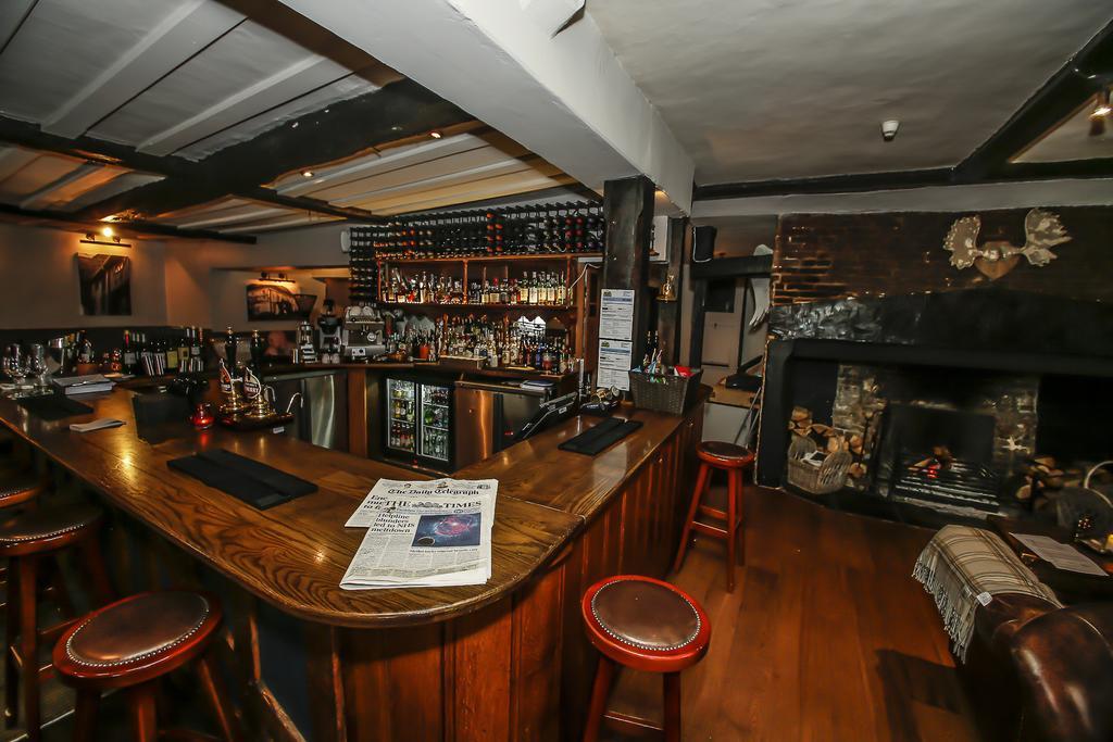 The Angel Hotel ลาเวนแนม ภายนอก รูปภาพ